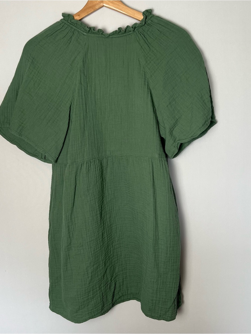 Old Navy Women’s Split-Neck Crinkle Gauze Mini Swing Dress Green Petite Small - Picture 4 of 8